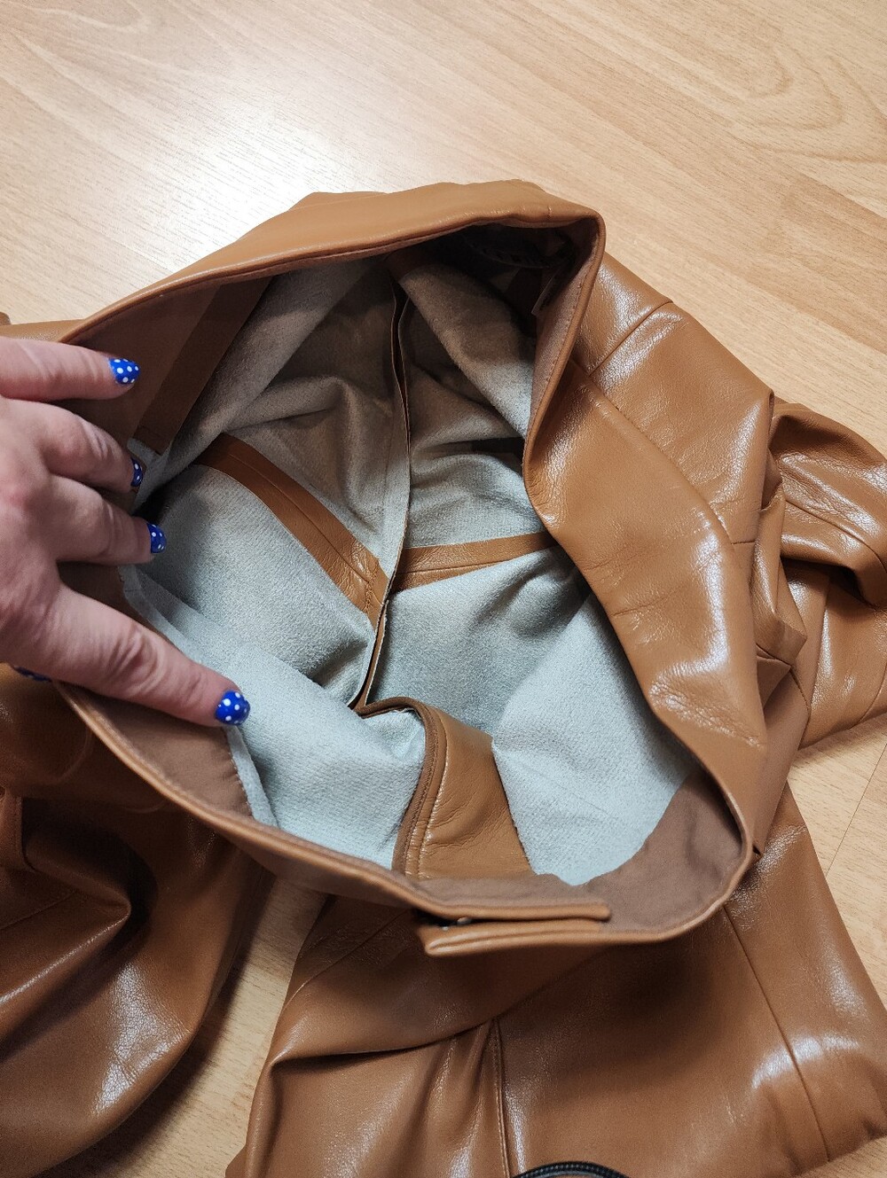 Alice & Olivia Vegan Leather Wide Leg Crop Drape Dylan Pants Camel Brown Size 6 - Picture 8 of 16